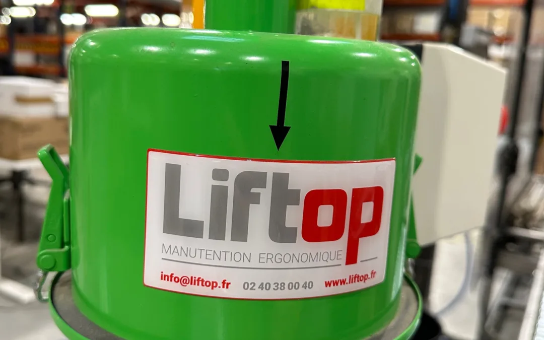 Le doming rend les étiquettes adhésives industrielles plus durables